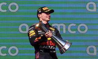 فيرستابن يفوز بسباق جائزة قطر الكبرى ويشعل المنافسة على بطولة العالم للفورمولا 1