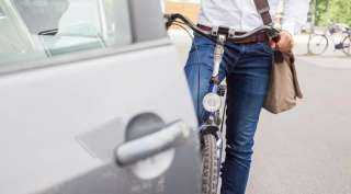 الحكومة الألمانية تخطط لإلزام شركات السيارات بتركيب أنظمة تحذير عند فتح الأبواب