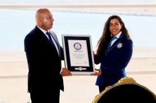 الوزير:يتسلم شهادة موسوعة جينيس للأرقام القياسية لميناء السخنة كأعمق حوض ميناء من صنع الإنسان