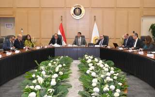 وزراء الصناعة والاستثمار والتجارة الخارجية والمالية يبحثون محاور برنامج تنمية صناعة السيارات وتذليل مشاكل المصنعين