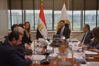 وزير الصناعة يستعرض مع «مرسيدس-بنز إيجيبت» فرص توطين صناعة السيارات وتعميق المكون المحلي